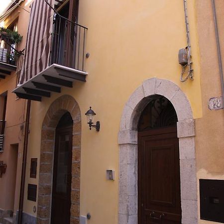 La Finestra Sotto La Rocca Leilighet Cefalù Rom bilde